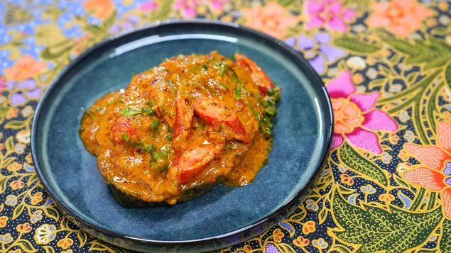 Spicy Stir-Fried with Coconut Milk (Seafood)