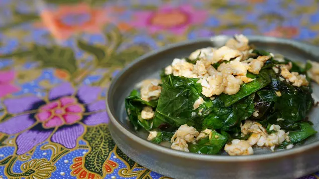 Stir-Fried Malindjo with Egg