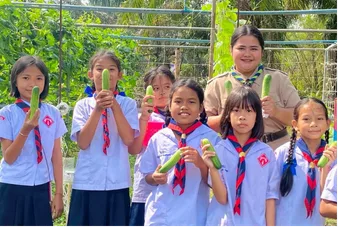 Students from Ban Hin Kop School holding freshly picked vegetables