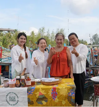 Baan OuadChum team at the local fishing pier